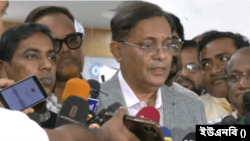 সাংবাদিকদের সঙ্গে পররাষ্ট্রমন্ত্রী ড. হাছান মাহমুদ।
