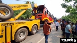 বাংলাদেশের ফরিদপুরে সড়ক দুর্ঘটনায় একই পরিবারের ৫ জনসহ নিহত ১৩ জন