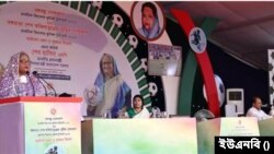 ঢাকার আর্মি স্টেডিয়ামে ফুটবল টুর্নামেন্টের পুরস্কার বিতরণী অনুষ্ঠানে প্রধানমন্ত্রী শেখ হাসিনা। ২০ এপ্রিল, ২০২৪।