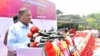 ঢাকা বিশ্ববিদ্যালয়ের টিএসসি প্রাঙ্গণে ঈদ উপহার বিতরণ অনুষ্ঠানে ড. হাছান মাহমুদ। ৯ এপ্রিল, ২০২৪।