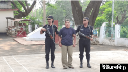 বান্দরবান সদর উপজেলার সুলক এলাকার বাসা থেকে কেএনএফ প্রধান সমন্বয়ক চেওসিম বমকে গ্রেপ্তার করেছে র‍্যাব। ৭ এপ্রিল, ২০২৪।