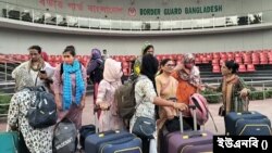 ভারতে বিভিন্ন মেয়াদে কারাদণ্ড ভোগ শেষে পাচার হওয়া ৮ বাংলাদেশি নারী বেনাপোল চেকপোস্ট দিয়ে স্বদেশে ফিরেছেন। ২০ মে, ২০২৪।