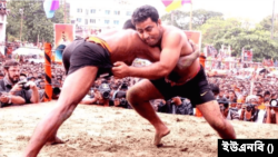 চট্টগ্রামের ঐতিহ্যবাহী বলীখেলা।