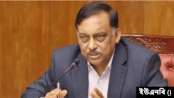 মন্ত্রণালয়ে সাংবাদিকদের সঙ্গে আলাপকালে স্বরাষ্ট্রমন্ত্রী আসাদুজ্জামান খান কামাল। ৩ এপ্রিল, ২০২৪।