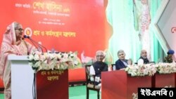 রাজধানী ঢাকার বঙ্গবন্ধু আন্তর্জাতিক সম্মেলন কেন্দ্রে মহান মে দিবস উপলক্ষে আয়োজিত অনুষ্ঠানে প্রধান অতিথির বক্তব্য রাখেন প্রধানমন্ত্রী শেখ হাসিনা। 