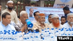 ঢাকায় প্রেস ক্লাবের সামনে বক্তব্য রাখছেন বিএনপি নেতা জয়নুল আবদিন ফারুক। ফটোঃ ৩০ এপ্রিল, ২০২৪।