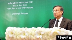 ওসমানী স্মৃতি মিলনায়তনে জাতীয় আইনগত সহায়তা দিবসের উদ্বোধনী অনুষ্ঠানে আইনমন্ত্রী আনিসুল হক। ২৮ এপ্রিল, ২০২৪।