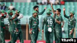বাংলাদেশ জিম্বাবুয়ের বিপক্ষেপাঁচ ম্যাচের টি-টোয়েন্টি সিরিজের প্রথম তিনটিতে জিতে জয় নিশ্চিত করেছে। ৮ মে, ২০২৪।