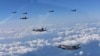지난해 8월 미한 공군 연합 항공차단 작전에서 한국 공군 F-15K 전투기와 미국 해병대 F-35B 스텔스 전투기가 함께 비행하고 있다.
