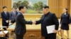 김정은 북한 국무위원장(오른쪽)이 지난달 5일 한국 정부 특사로 방북한 정의용 청와대 국가안보실장과 악수하고 있다.
