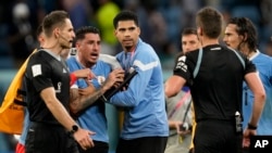 Jwe Urugweyen Jose Gimenez jour abit la nan fen match Gwoup H seleksyon nasyonal Urugwe kont Ghana, Vandredi 2 Desanm, 2022. 