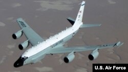미 공군의 통신감청용 리벳 조인트 (RC-135W) 정찰기. (자료사진)