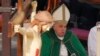 Le pape François respire sans assistance 