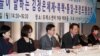 5일 서울 프레스센터에서 열린 탈북민 3만명 시대 진입, 특별기회 설문조사결과 언론 설명회에서 김흥광 NK지식연대 대표가 사회를 보고 있다. 