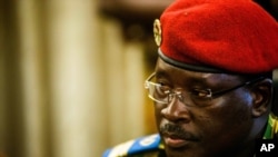 Le Lieutenant-colonel Yacouba Isaac Zida a été désigné samedi 1er novembre par l'armée comme chef de la transition au u Burkina Faso. Un jour plutôt, le chef de l'armée, le Général Honoré Traoré, s'était auto-proclamé juste après la chute de Blaise Compaoré.
