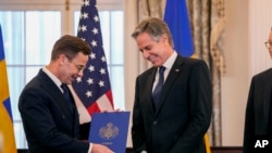 Державний секретар Ентоні Блінкен разом із прем'єр-міністром Швеції Ульфом Крістерссоном перед презентацією "Інструментів вступу Швеції до НАТО" в кімнаті Бенджаміна Франкліна в Державному департаменті в четвер, 7 березня 2024 року, у Вашингтоні. Фото AP