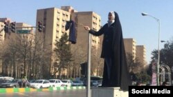 اعتراض به حجاب اجباری در مشهد در اقدامی نمادین 