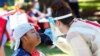 Un niño se hace la prueba de coronavirus en Denver, Colorado, el 19 de junio del 2020. 