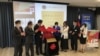 全美国第一所“台湾华语文学习中心”2021年8月31日在洛杉矶圣马力诺中文学校揭幕，左三为台湾侨务委员会委员长童振源，着蓝色外套者为民主党加州联邦众议员赵美心(照片由台湾侨务委员会提供）