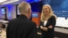 Lael Brainard, de la Junta de Gobernadores de la reserva Federal de EE.UU., intercambia criterios con el ex vicejefe de la entidad.