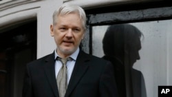 Julian Assange, pria Australia pendiri WikiLeaks, saat berada di London, 5 Februari 2016 (Foto: dok).