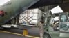 11일 제주공항에서 장병들이 북한에 보낼 제주산 감귤을 공군 C-130 수송기에 적재하고 있다.