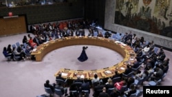 Ради Безпеки Організації Об’єднаних Націй у день голосування за резолюцію, яка вимагає негайного припинення вогню в Газі протягом місяця Рамадан і негайного та безумовного звільнення всіх заручників, у штаб-квартирі ООН у Нью-Йорку, 25 березня 2024 р. (Фото: REUTERS/Ендрю Келлі)