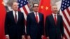 美国财政部长姆努钦(中)、美国贸易代表莱特希泽(左)与中国副总理刘鹤在北京钓鱼台国宾馆举行美中贸易谈判前合影(2019年5月1日)