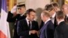 Президент Франции Эммануэль Макрон и президент России Владимир Путин после завершения переговоров в "нормандском формате" . Париж, 10 декабря 2019 г.