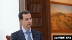 El presidente sirio Bashar al-Assad habla para un canal ruso en Damasco, la capital de Siria, en marzo de 2020.
