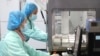 位于云南昆明的中国华大基因集团实验室的科技人员在工作。（路透社 2018年12月26日）