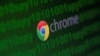 El logo de Google Chrome desplegado sobre un código cibernético junto a la palabra espía. Imagen de archivo.