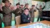 지난 6월 북한 노동신문이 '중장거리 전략탄도로케트 화성-10'(무수단 미사일) 시험발사 성공 소식을 게재하며 관련 사진을 공개했다. 미사일 발사를 지켜보는 김정은 노동당 위원장과 군 간부들이 환호하고 있다.