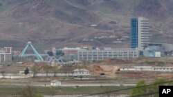 지난해 4월 한국 최북단에 위치한 대성동 자유의 마을에서 바라본 북한 개성공단 일대. 북한은 31일 금강관 관광과 개성공단 재개를 한국 정부에 촉구했다. 
