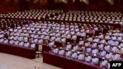 Các tổ chức nhân quyền nói rằng Quốc hội Miến Điện phần lớn gồm toàn người của phe quân đội hoặc các đảng được phe quân đội hậu thuẫn