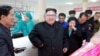 북한 김정은 노동당 위원장이 김정숙평양제사공장을 시찰하면서 새로 건설된 노동자합숙소도 둘러봤다고 9일 조선중앙통신이 보도했다.