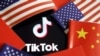 Las banderas de China y EE.UU. son vistas cerca de un logo de TikTok en esta foto de ilustración tomada el 16 de julio de 2020.