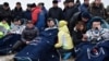 Слева на право: Михаил Корниенко, Сергей Волков и Скотт Келли после приземления. Казахстан, 2 марта 2016.
