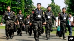 Deputy Chief of Staff Maj. Gen. Guan Maw, center, of Kachin Independence Army and representatives arrive to attend their cease-fire talks with Burmese government in Myitkyina, Kachin state, May 28, 2013.