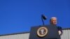 El presidente Donald Trump habla a seguidores durante un mitin de campaña, en Old Forge Pennsylvania, el 20 de agosto de 2020.