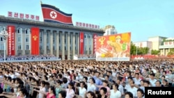 북한이 최근 유엔 안보리의 새 대북제재 결의 2371호에 반발해 발표한 성명을 지지하는 평양시 군중집회가 지난 9일 김일성광장에서 열렸다고 조선중앙통신이 10일 보도했다. 