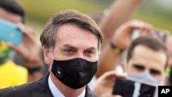 El presidente Jair Bolsonaro respondió enojado a un periodista que le preguntó sobre un presunto caso de corrupción que involucraría a la Primera Dama.
