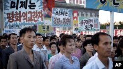 지난 6월 북한 평양 김일성 광장에서 한국전 발발 66주년을 맞아 대규모 반미 군중대회가 열렸다. (자료사진)