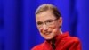 ARCHIVO - Jueza Ruth Bader Ginsburg cuando asistió a la temporada de lanzamiento de la Conferencia de Mujeres en Long Beach, California.