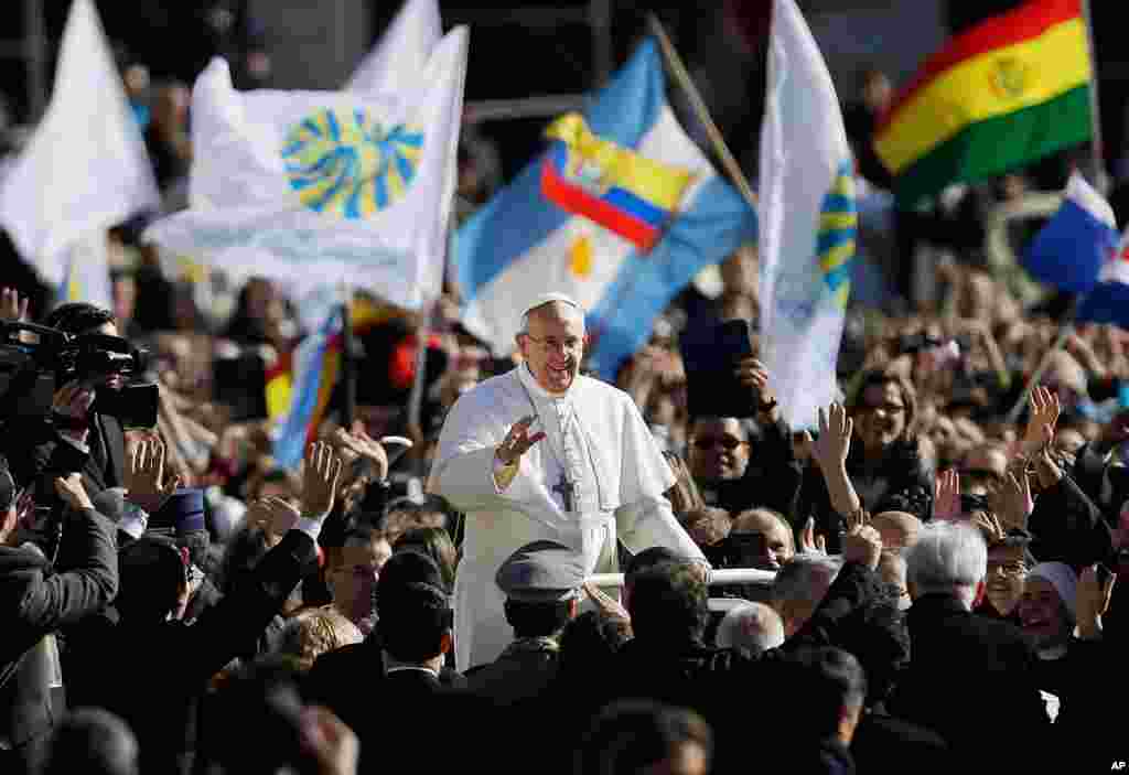 Pope Francis waves to crowds as he arrives to his inauguration Mass in St. Peter&#39;s Square at the Vatican, March 19, 2013.&nbsp;