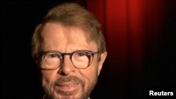 El músico Bjorn Ulvaeus, miembro de la banda de música pop sueca, ABBA, posa para una foto.
