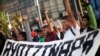 Estudiantes participan en una marcha en la Ciudad de México para conmemorar los 65 meses pasados desde la desaparición de los estudiantes de la Escuela Normalista de Ayotzinapa Raúl Isidro Burgos en el estado de Guerrero. Junio 30 de 2020.