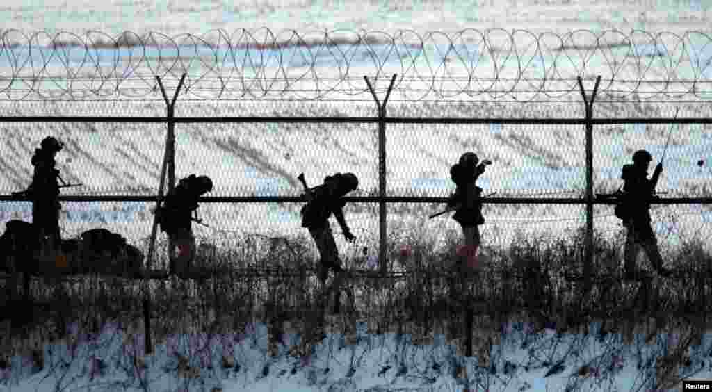 South Korean soldiers check military fences as they patrol near the demilitarized zone separating North Korea from South Korea, in Paju, north of Seoul, February 12, 2013. 