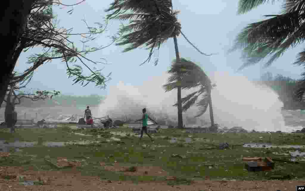 This handout photo taken and received on March 14, 2015 by UNICEF Pacific shows waves and scattered debris along the coast, caused by Cyclone Pam, in the Vanuatu capital of Port Vila.