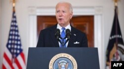 美国总统乔`拜登在白宫厅就美国最高法院的豁免权裁决发表讲话。（2024年7月1日）